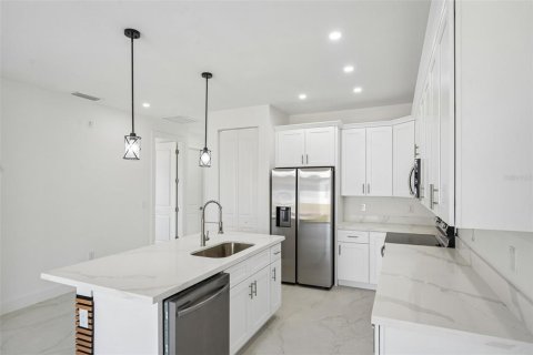 Commercial property in Lehigh Acres, Florida 6 bedrooms, 216.65 sq.m. № 2113561 - photo 8