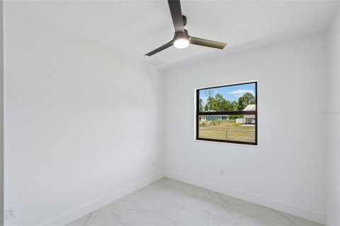 Commercial property in Lehigh Acres, Florida 6 bedrooms, 216.65 sq.m. № 2113561 - photo 16