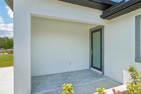 Commercial property in Lehigh Acres, Florida 6 bedrooms, 216.65 sq.m. № 2113561 - photo 28