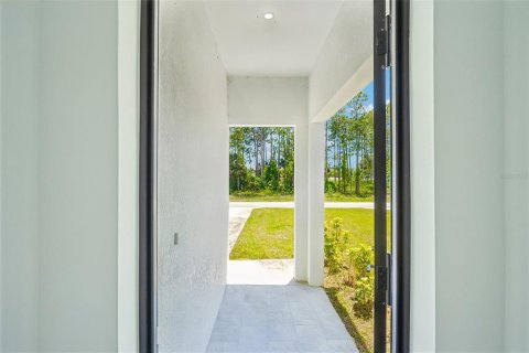 Commercial property in Lehigh Acres, Florida 6 bedrooms, 216.65 sq.m. № 2113561 - photo 5