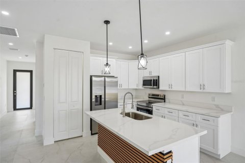 Commercial property in Lehigh Acres, Florida 6 bedrooms, 216.65 sq.m. № 2113561 - photo 6