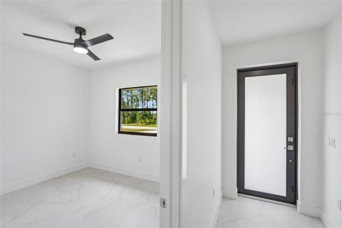 Commercial property in Lehigh Acres, Florida 6 bedrooms, 216.65 sq.m. № 2113561 - photo 30