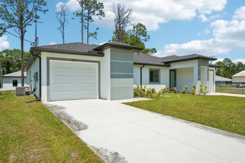 Commercial property in Lehigh Acres, Florida 6 bedrooms, 216.65 sq.m. № 2113561 - photo 2