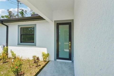 Commercial property in Lehigh Acres, Florida 6 bedrooms, 216.65 sq.m. № 2113561 - photo 4