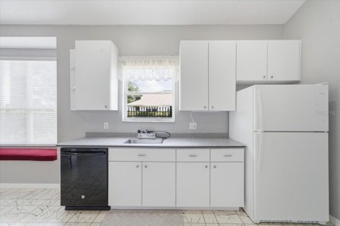 Casa en venta en Lutz, Florida, 2 dormitorios, 178.19 m2 № 2202489 - foto 10