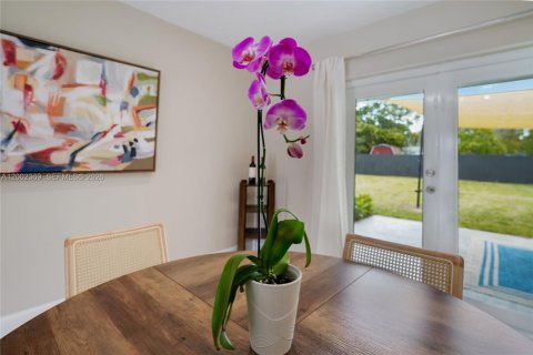 Villa ou maison à vendre à Miami, Floride: 3 chambres, 148.18 m2 № 2066539 - photo 29