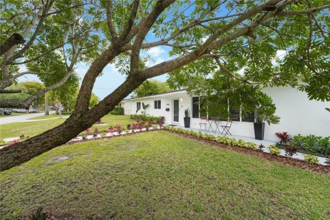 Villa ou maison à vendre à Miami, Floride: 3 chambres, 148.18 m2 № 2066539 - photo 24