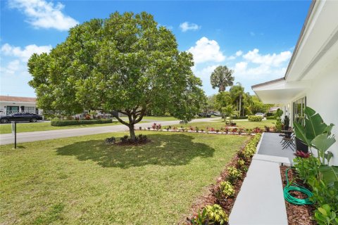 Villa ou maison à vendre à Miami, Floride: 3 chambres, 148.18 m2 № 2066539 - photo 13