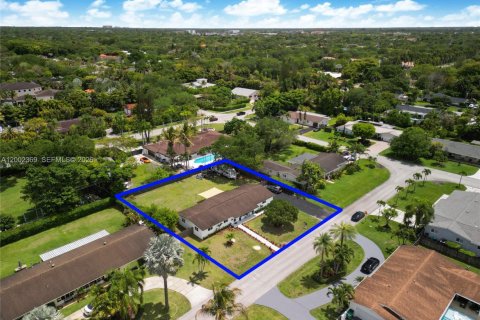 Villa ou maison à vendre à Miami, Floride: 3 chambres, 148.18 m2 № 2066539 - photo 4