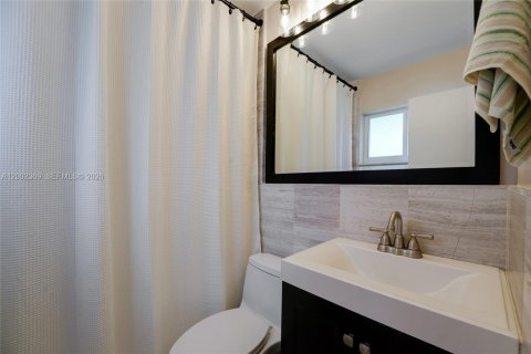 Villa ou maison à vendre à Miami, Floride: 3 chambres, 148.18 m2 № 2066539 - photo 15