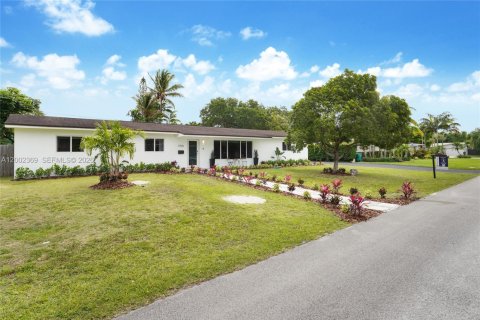 Villa ou maison à vendre à Miami, Floride: 3 chambres, 148.18 m2 № 2066539 - photo 10