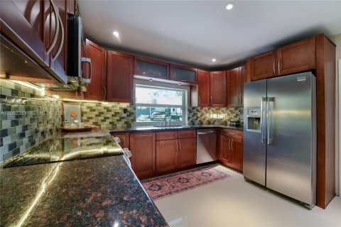 Villa ou maison à vendre à Miami, Floride: 3 chambres, 148.18 m2 № 2066539 - photo 12