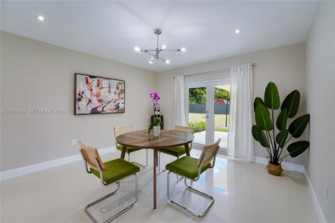 Villa ou maison à vendre à Miami, Floride: 3 chambres, 148.18 m2 № 2066539 - photo 3