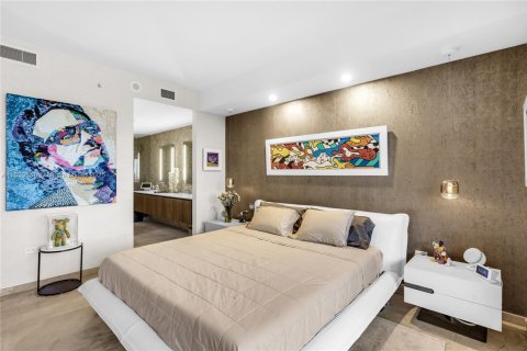 Condo in Miami, Florida, 1 bedroom  № 1889305 - photo 10