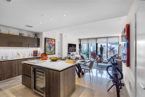 Condo in Miami, Florida, 1 bedroom  № 1889305 - photo 3