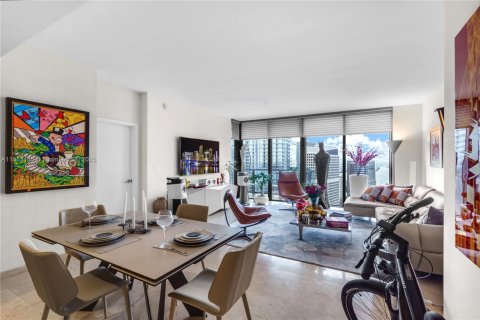Condo in Miami, Florida, 1 bedroom  № 1889305 - photo 1