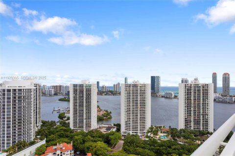 Condominio en alquiler en Aventura, Florida, 3 dormitorios, 281.49 m2 № 1983893 - foto 17