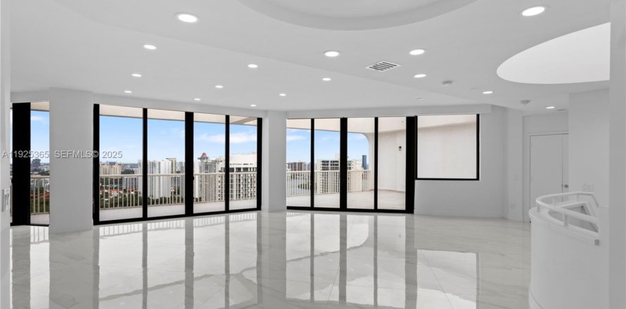 Condominio en Aventura, Florida, 3 dormitorios № 1983893