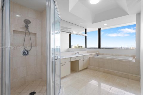 Condominio en alquiler en Aventura, Florida, 3 dormitorios, 281.49 m2 № 1983893 - foto 29