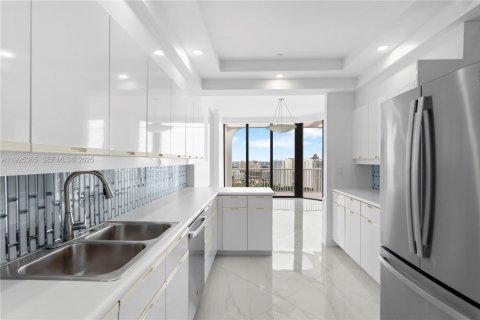 Condominio en alquiler en Aventura, Florida, 3 dormitorios, 281.49 m2 № 1983893 - foto 10