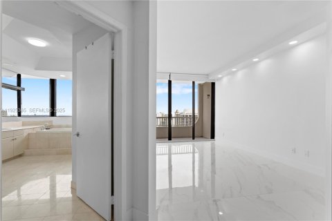 Condominio en alquiler en Aventura, Florida, 3 dormitorios, 281.49 m2 № 1983893 - foto 25