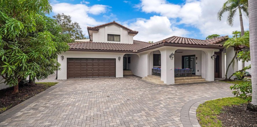 House in Fort Lauderdale, Florida 4 bedrooms, 313.17 sq.m. № 2401264