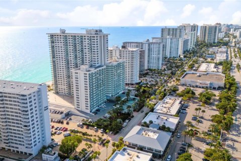 Condo in Fort Lauderdale, Florida, 2 bedrooms  № 2377066 - photo 24