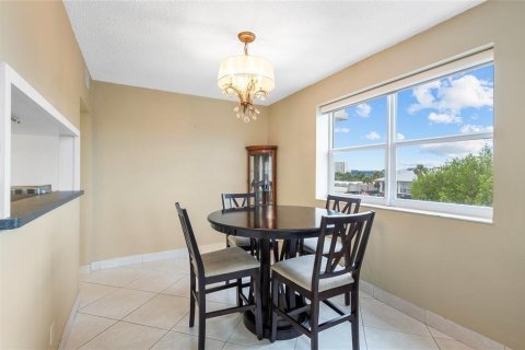 Condo in Fort Lauderdale, Florida, 2 bedrooms  № 2377066 - photo 9