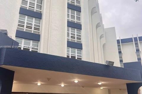 Снять в аренду кондоминиум в Майами, Флорида 2 спальни, 98.85м2, № 1949957 - фото 1
