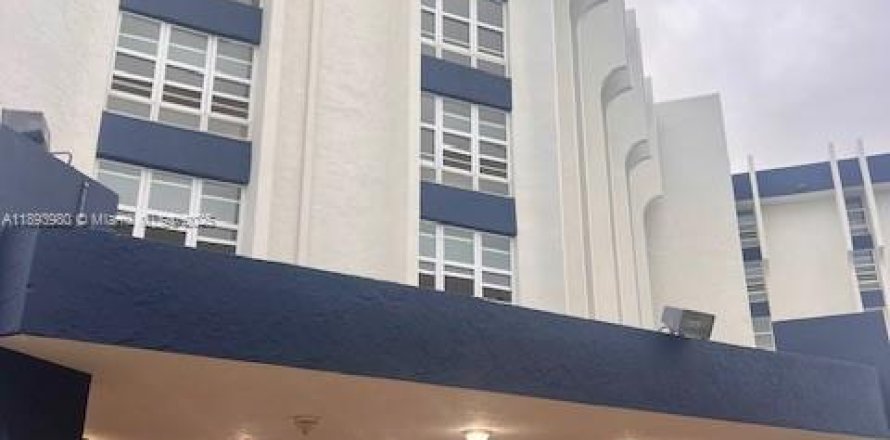 Кондоминиум с 2 спальнями в Майами, Флорида № 1949957