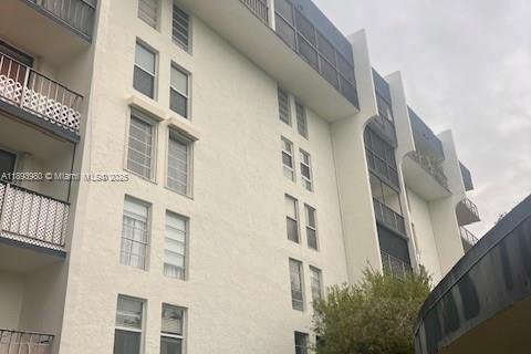 Снять в аренду кондоминиум в Майами, Флорида 2 спальни, 98.85м2, № 1949957 - фото 18