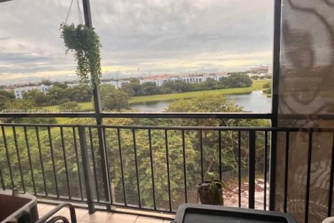 Снять в аренду кондоминиум в Майами, Флорида 2 спальни, 98.85м2, № 1949957 - фото 16