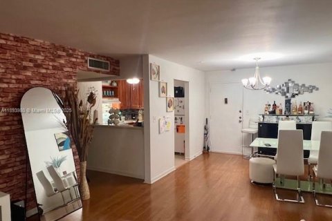 Снять в аренду кондоминиум в Майами, Флорида 2 спальни, 98.85м2, № 1949957 - фото 5