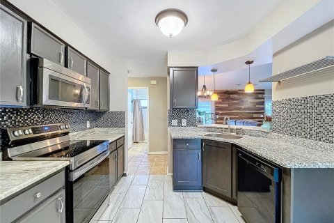 House in Valrico, Florida 3 bedrooms, 110.93 sq.m. № 1877187 - photo 3