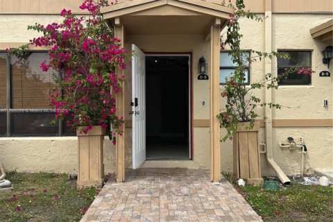Townhouse in Pompano Beach, Florida 3 bedrooms, 132.66 sq.m. № 1701112 - photo 1