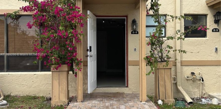 Townhouse in Pompano Beach, Florida 3 bedrooms, 132.66 sq.m. № 1701112