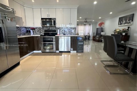Townhouse in Pompano Beach, Florida 3 bedrooms, 132.66 sq.m. № 1701112 - photo 5