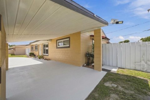 Casa en venta en Tampa, Florida, 4 dormitorios, 176.51 m2 № 2387305 - foto 4