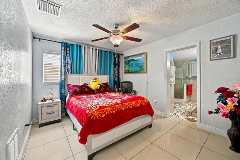 Casa en venta en Tampa, Florida, 4 dormitorios, 176.51 m2 № 2387305 - foto 11