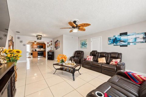 Casa en venta en Tampa, Florida, 4 dormitorios, 176.51 m2 № 2387305 - foto 5