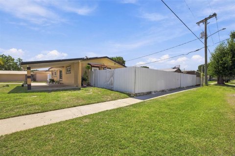 Casa en venta en Tampa, Florida, 4 dormitorios, 176.51 m2 № 2387305 - foto 3