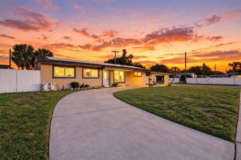 Casa en venta en Tampa, Florida, 4 dormitorios, 176.51 m2 № 2387305 - foto 2