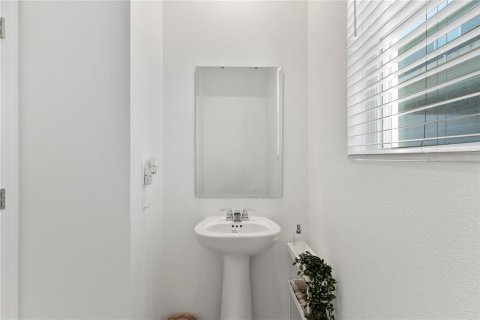 House in Orlando, Florida 3 bedrooms, 149.48 sq.m. № 1572908 - photo 8