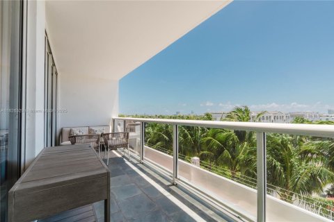 Copropriété à vendre à Miami Beach, Floride: 2 chambres, 117.99 m2 № 1794661 - photo 2