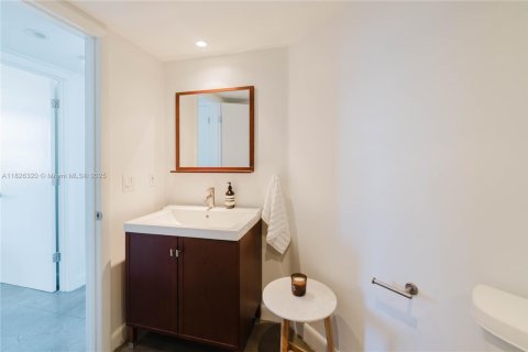 Copropriété à vendre à Miami Beach, Floride: 2 chambres, 117.99 m2 № 1794661 - photo 12