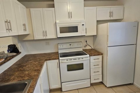 Condo in Miramar, Florida, 2 bedrooms  № 2060880 - photo 2