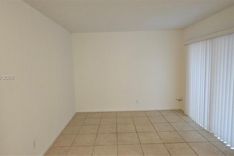 Condo in Miramar, Florida, 2 bedrooms  № 2060880 - photo 3
