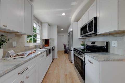 Villa ou maison à vendre à Pinellas Park, Floride: 3 chambres, 89.19 m2 № 2436753 - photo 14