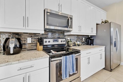 House in Kissimmee, Florida 5 bedrooms, 238.76 sq.m. № 1901268 - photo 21