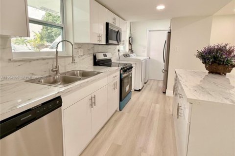 Casa en alquiler en Lauderhill, Florida, 7 dormitorios, 212.37 m2 № 2011756 - foto 7